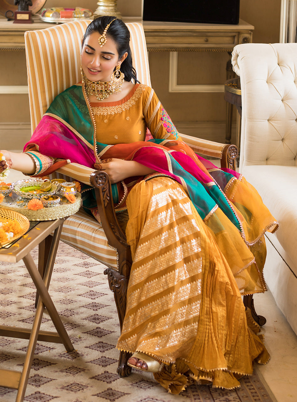 Zainab Chottani | Semi Formals | AATISH