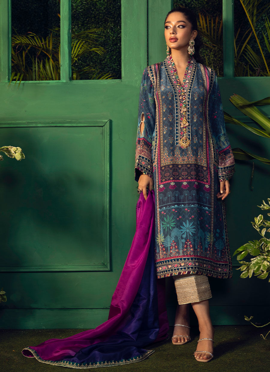 Farah Talib Aziz | Designer Picks 24 | IRAAN NAVY PRINTED CREPE SILK KURTA WITH SILK OMBRE DUPATTA