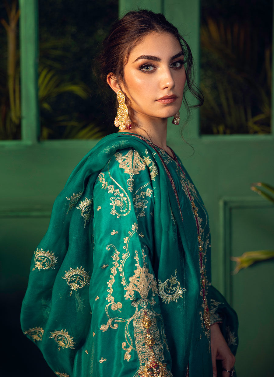 Farah Talib Aziz | Designer Picks 24 | NEEMA DEEP EMERALD EMBELLISHED KURTA WITH DUPATTA