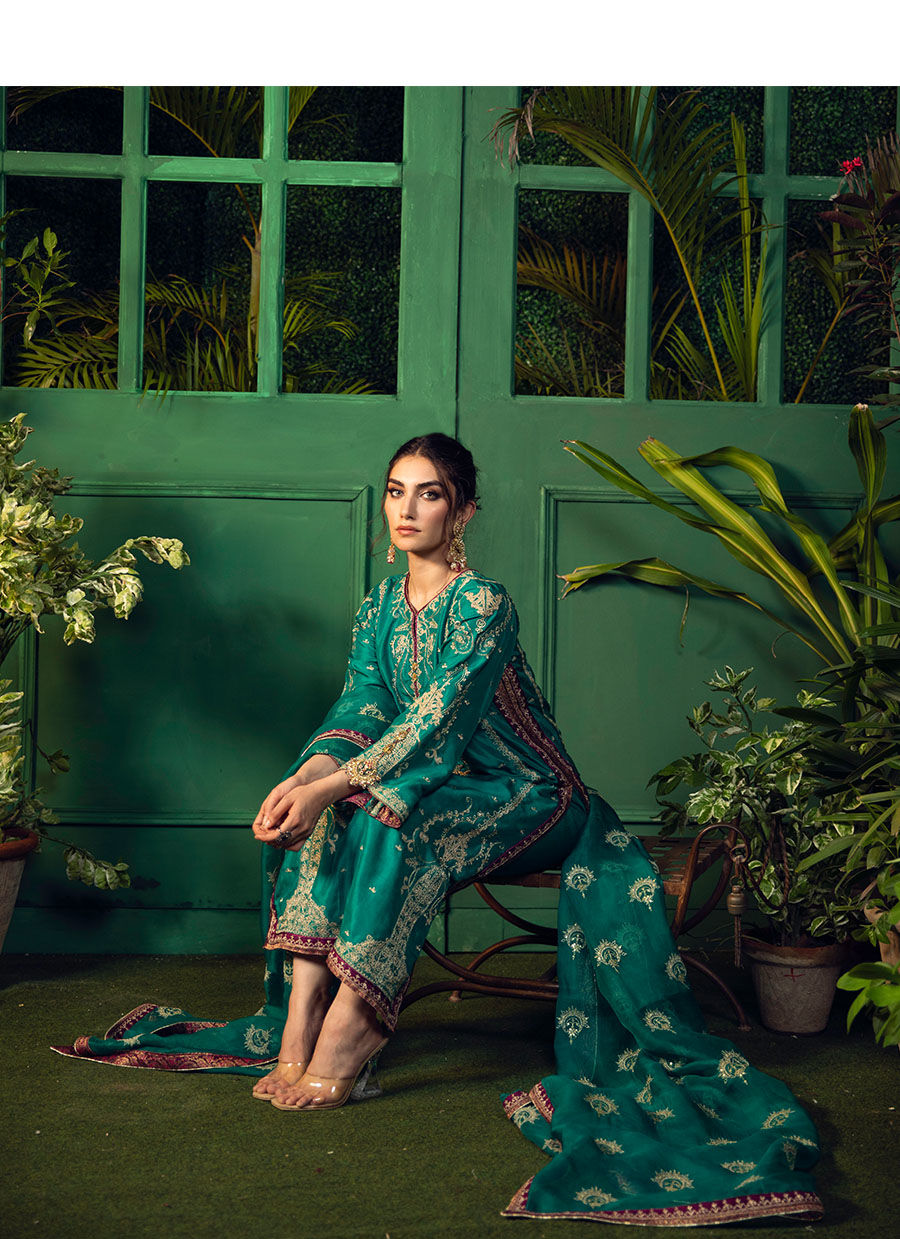 Farah Talib Aziz | Designer Picks 24 | NEEMA DEEP EMERALD EMBELLISHED KURTA WITH DUPATTA