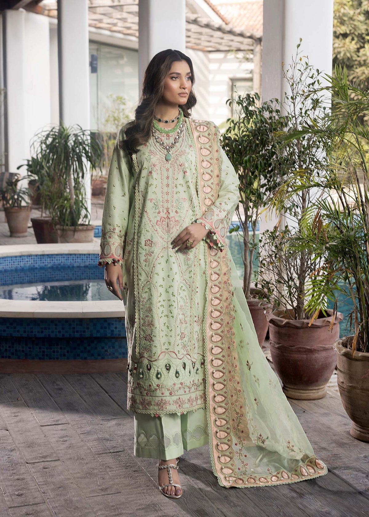 Shurooq | Luxury Lawn 25 | Amazon