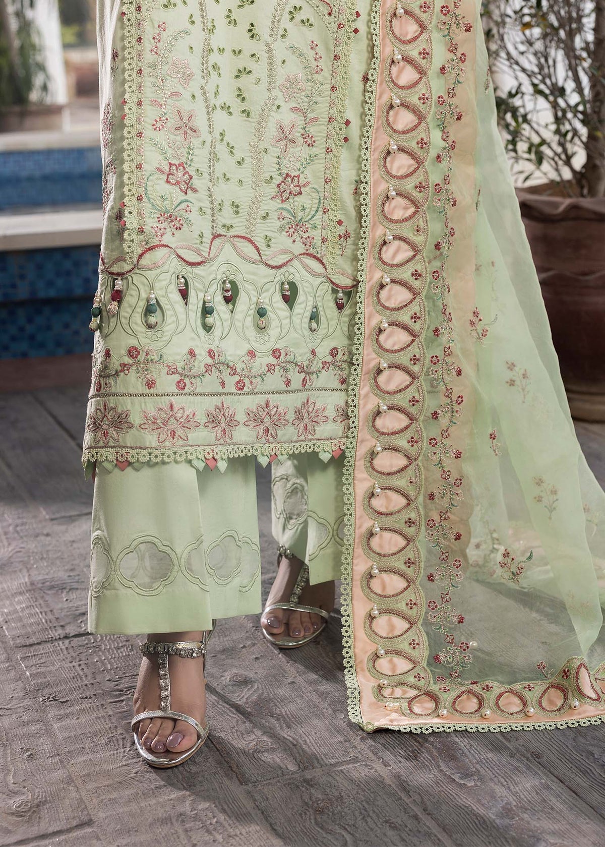Shurooq | Luxury Lawn 25 | Amazon