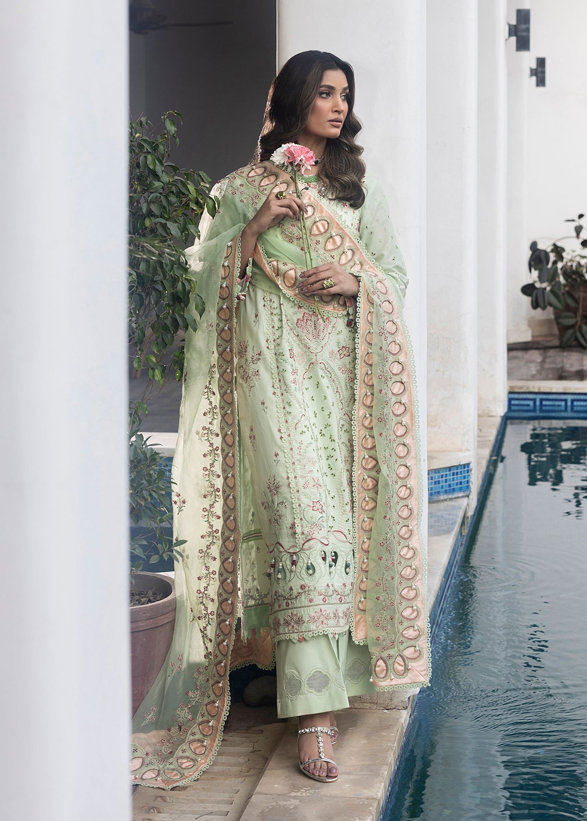 Shurooq | Luxury Lawn 25 | Amazon