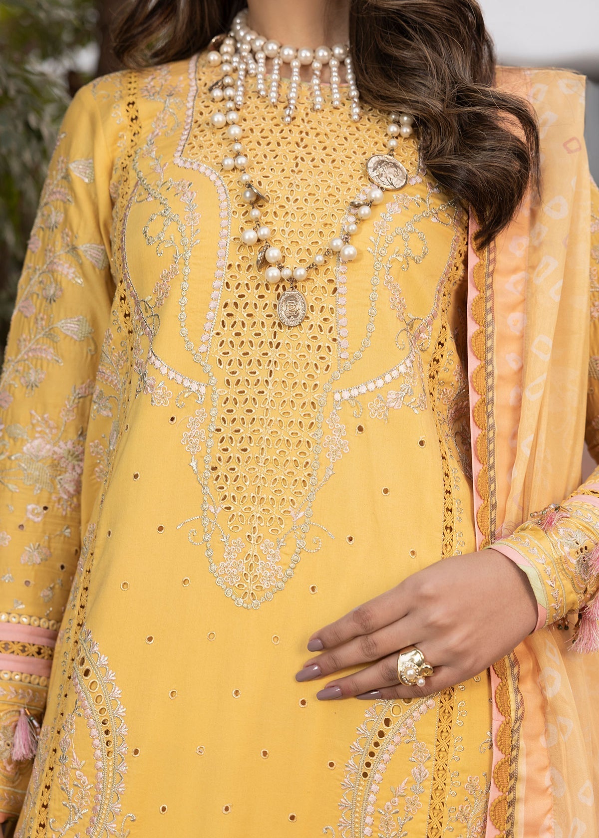 Shurooq | Luxury Lawn 25 | Abigail