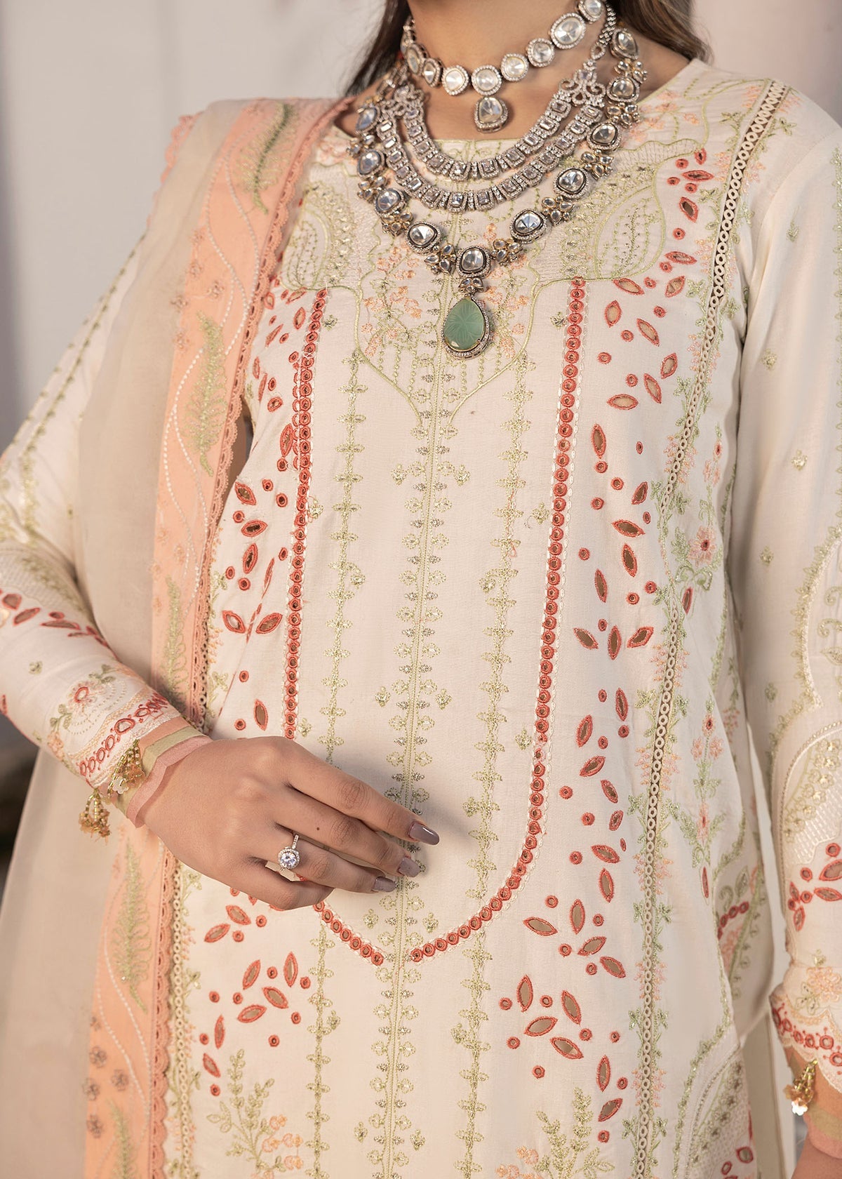 Shurooq | Luxury Lawn 25 | Nora