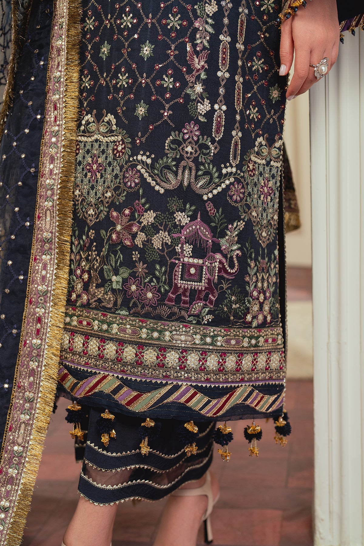 BAROQUE__EMBROIDERED SILK CH13-07 STITCHED