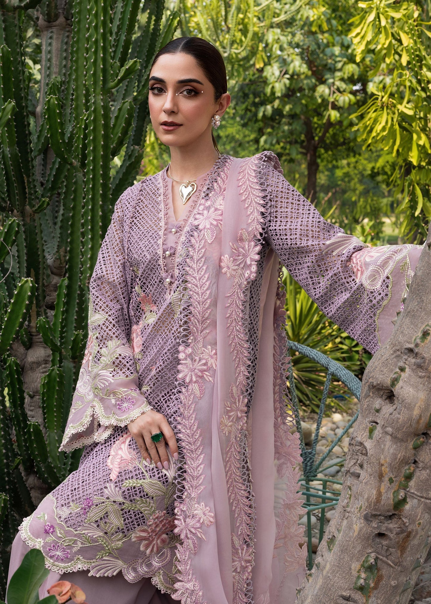 Crimson | Tasawar 25 | ONE TRUE LOVE - D6B