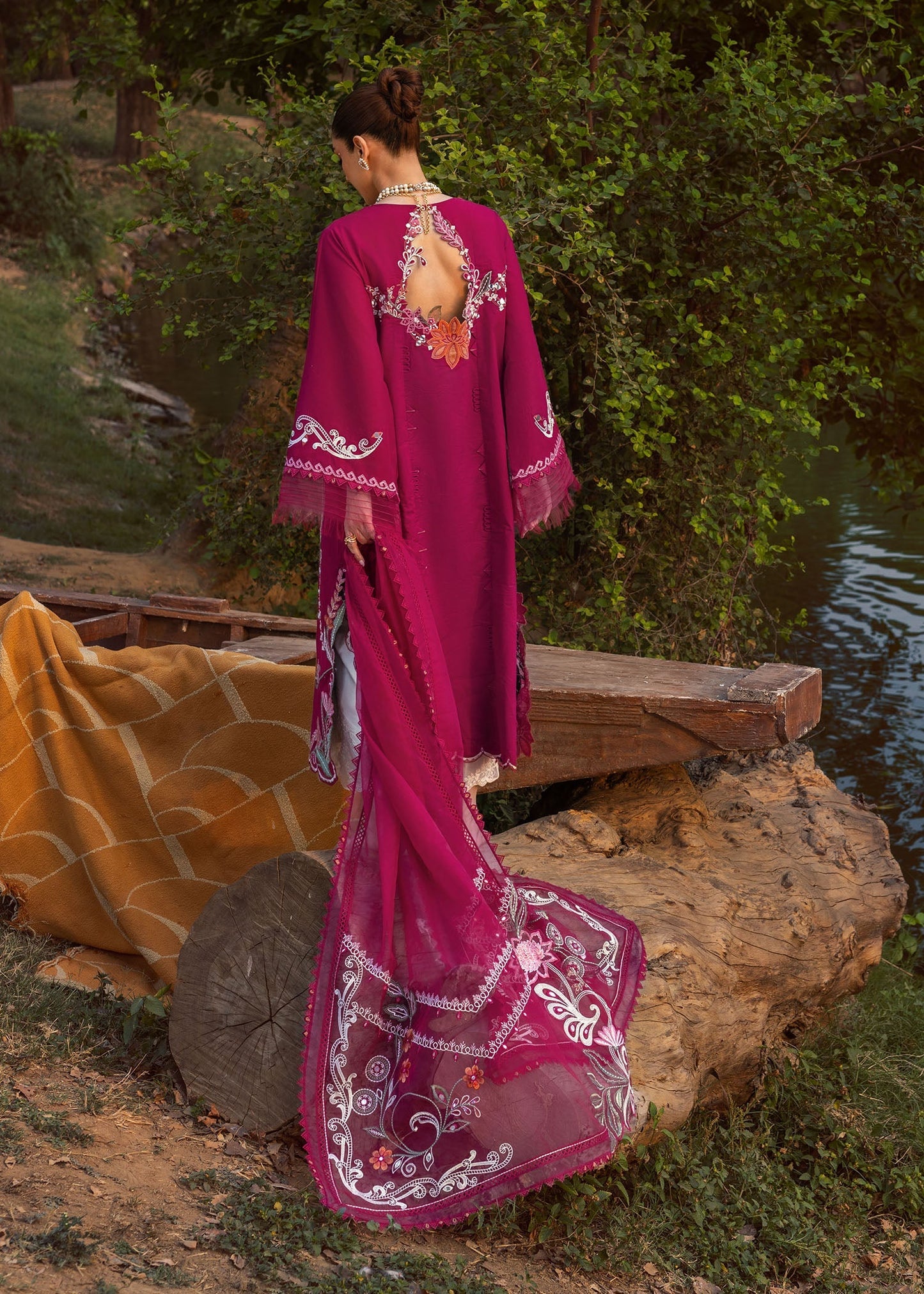 Crimson | Tasawar 25 | MIRROR GARDEN - D3A