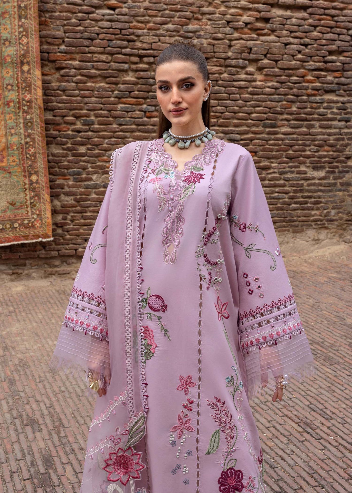 Crimson | Tasawar 25 | MIRROR GARDEN - D3B