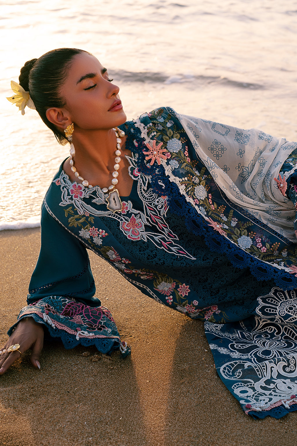 AJR Couture | Dastan Luxury Lawn 25 | Aura