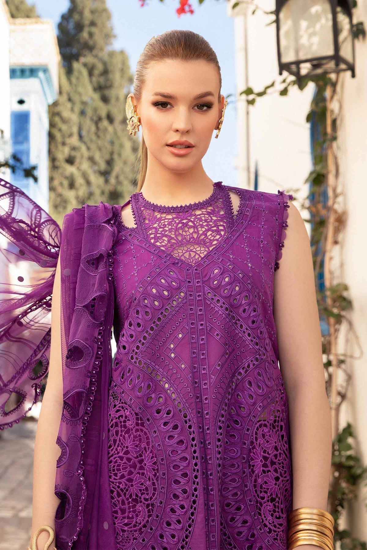 Maria B - D-2402-B - Lawn