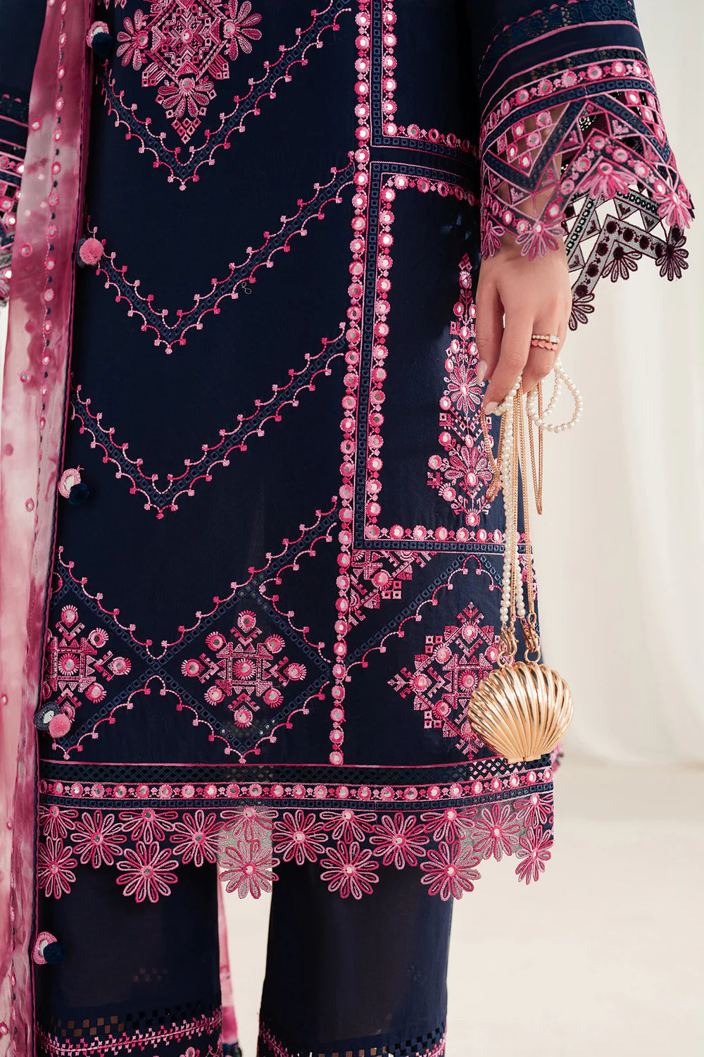 Jazmin | Iris EMBROIDERED LAWN IL'25-D01