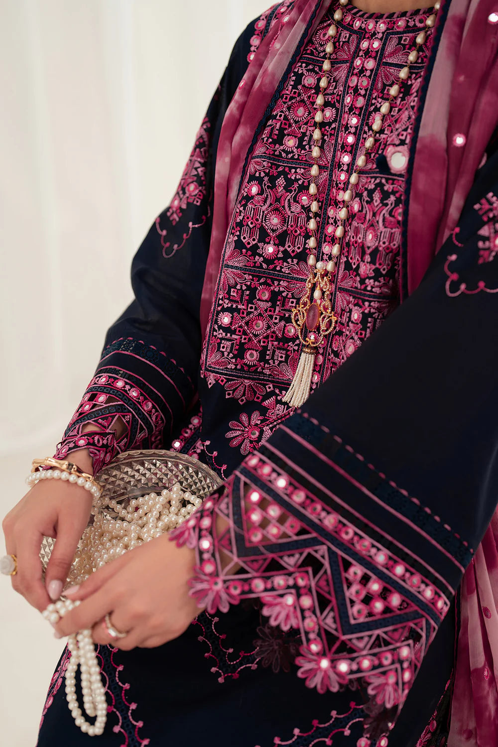 Jazmin | Iris EMBROIDERED LAWN IL'25-D01