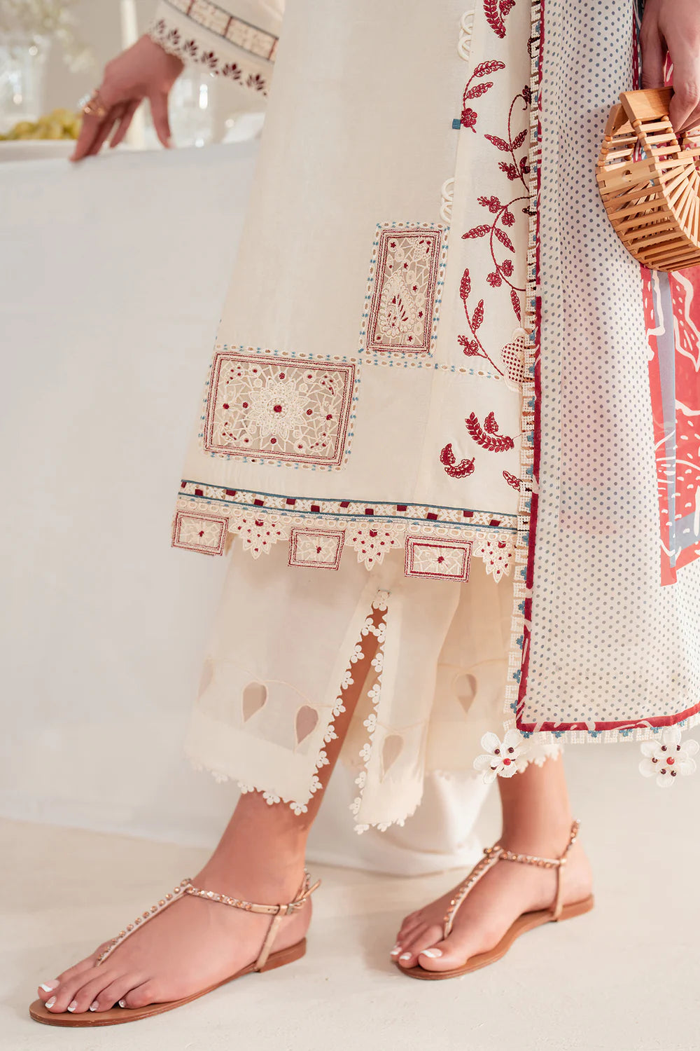 Jazmin | Iris EMBROIDERED LAWN IL'25-D02