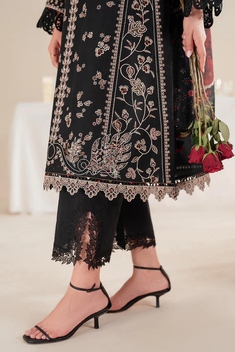 Jazmin | Iris EMBROIDERED LAWN IL'25-D07