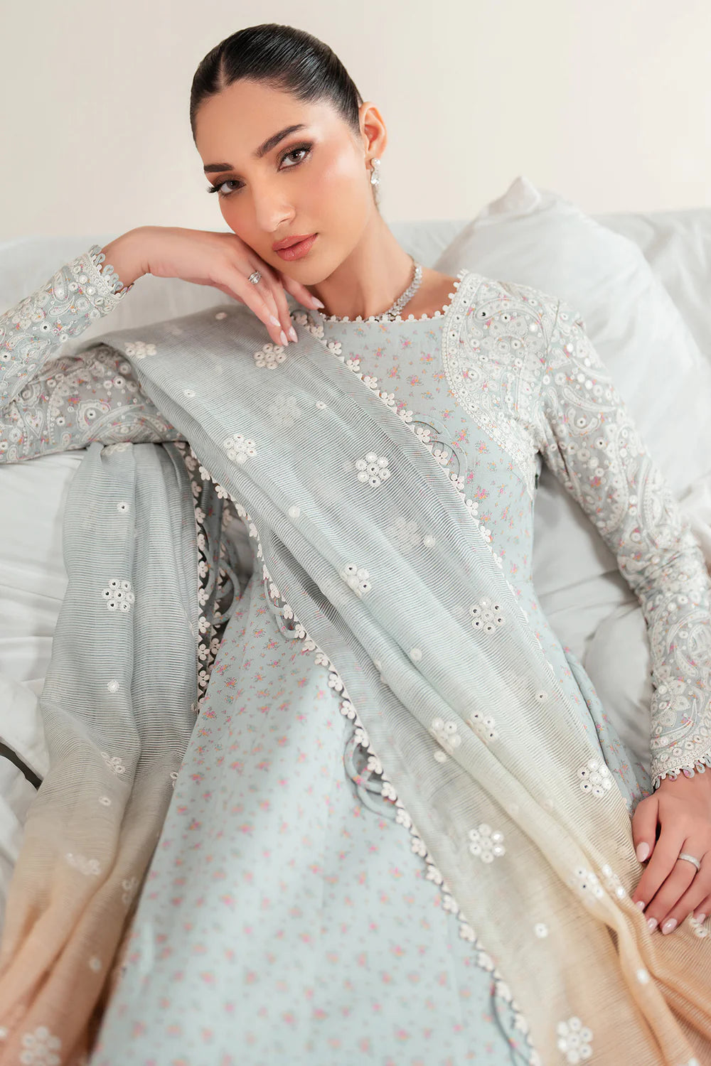 Jazmin | Iris EMBROIDERED LAWN IL'25-D04