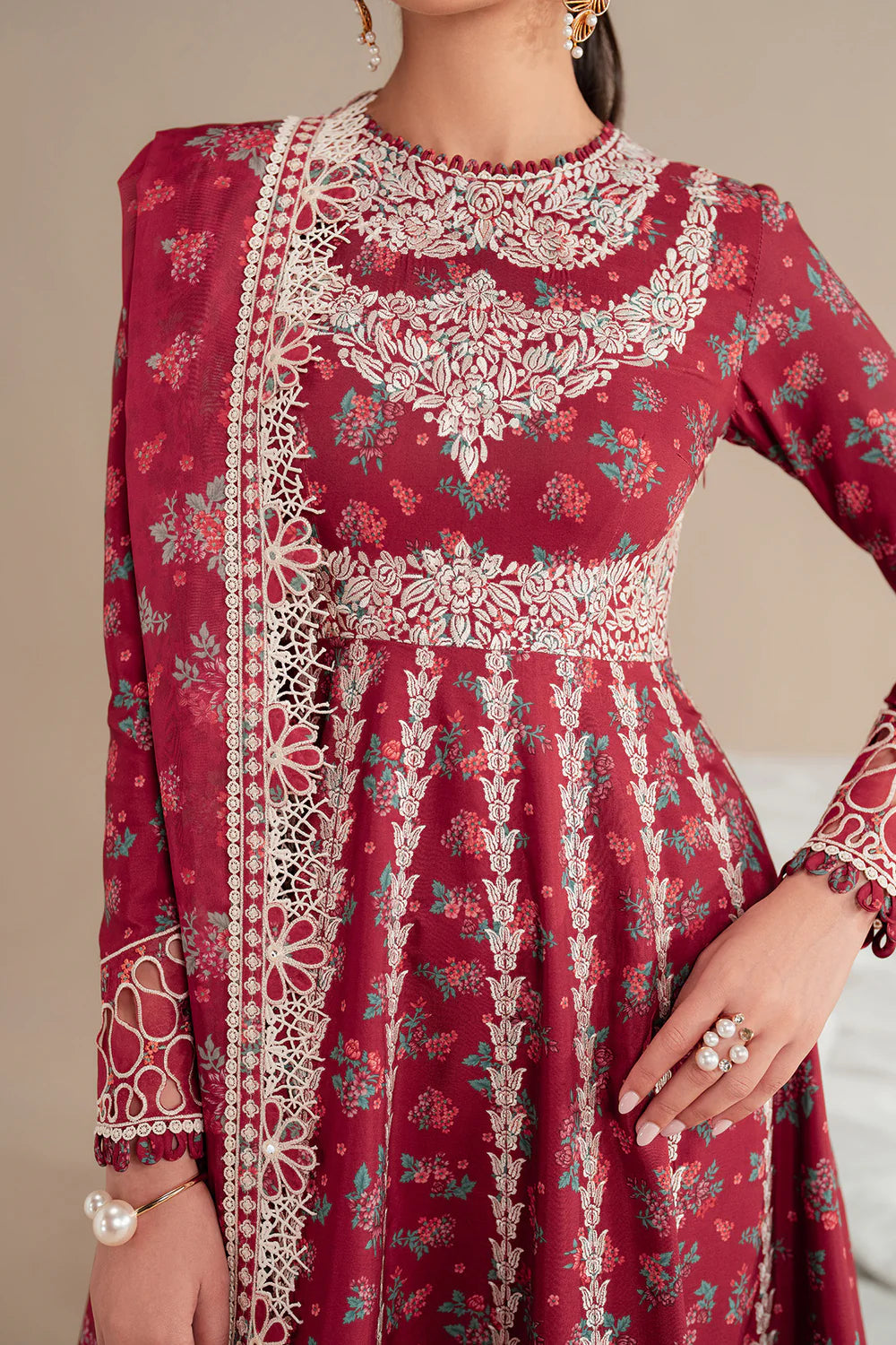 Jazmin | Iris EMBROIDERED LAWN IL'25-D08