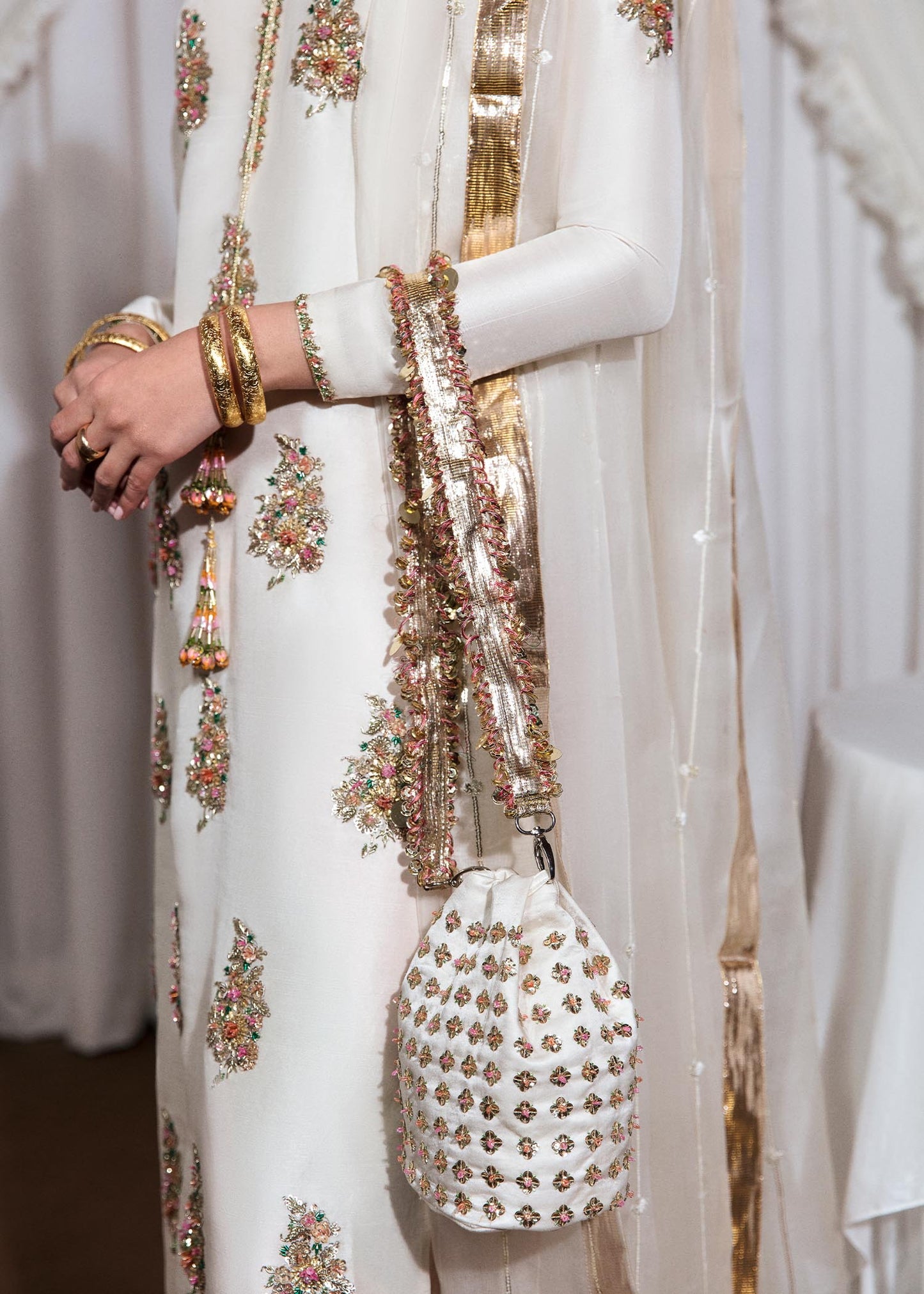 Hussain Rehar | Basic Not Basic | Blanc