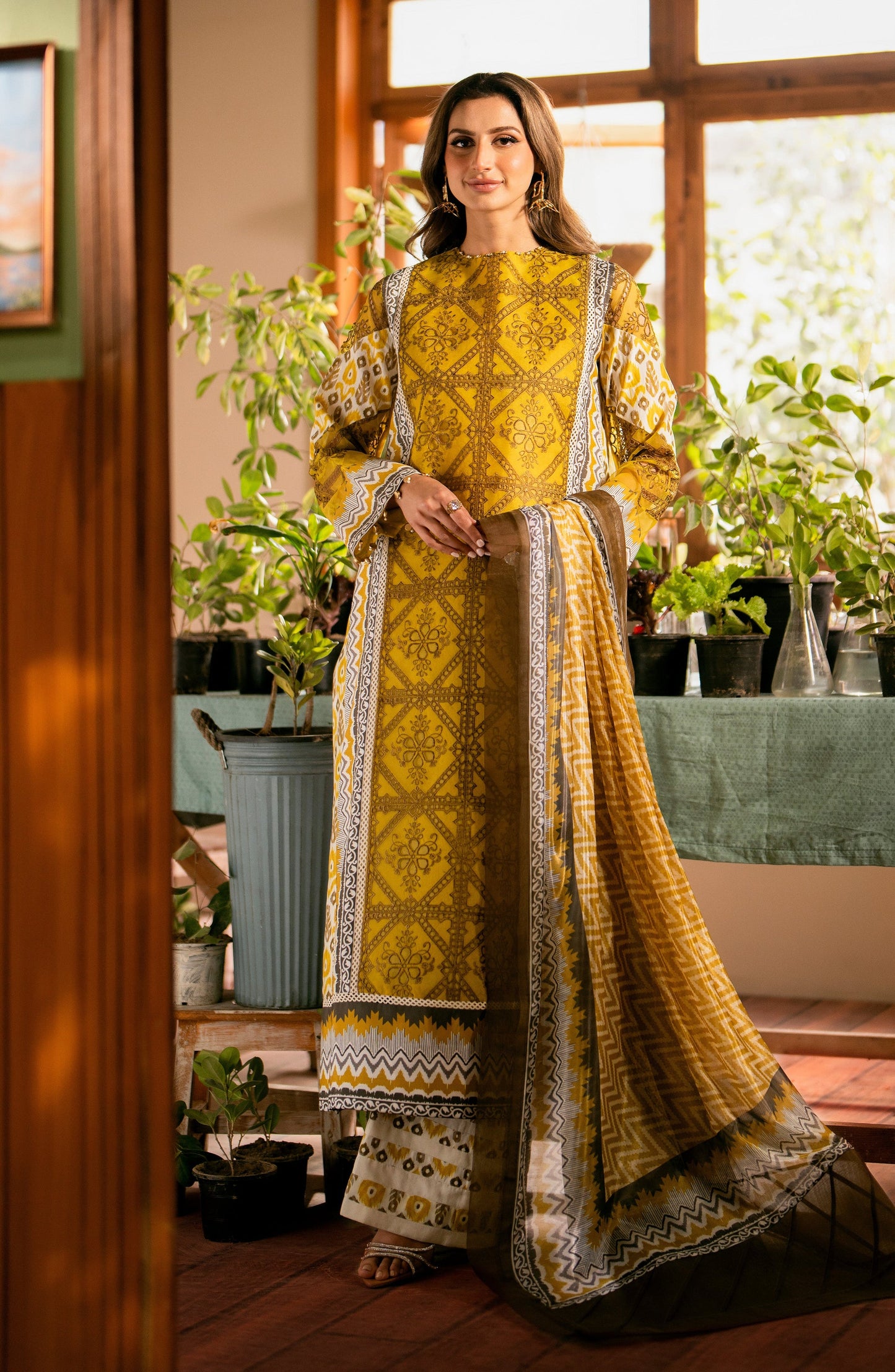 Maryum N Maria | Luxury Lawn 24 | Layla