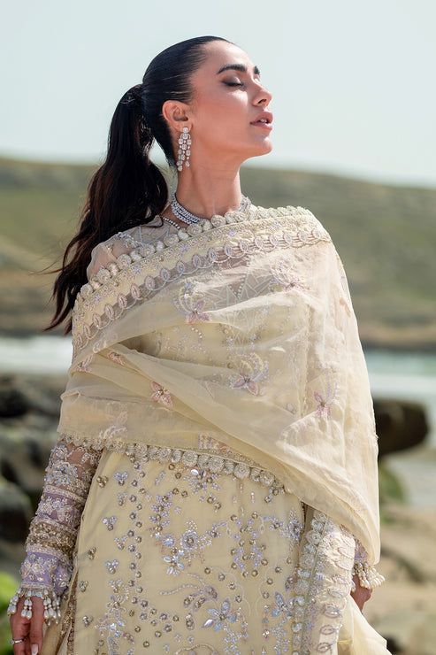 Emaan Adeel | Kamari Reveuse Wedding Formals | ELLE
