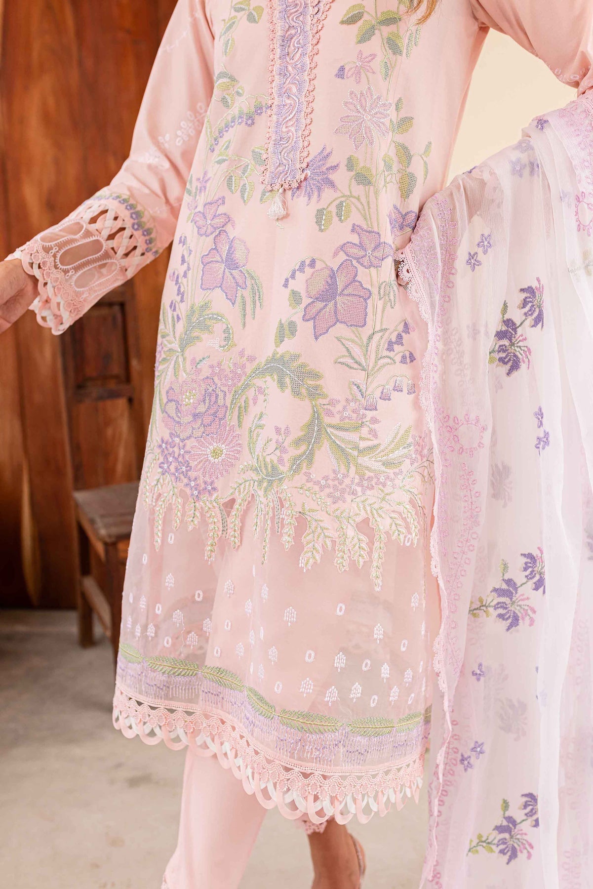 Sable Vogue | Shiree Lawn 24 | Rose Garden