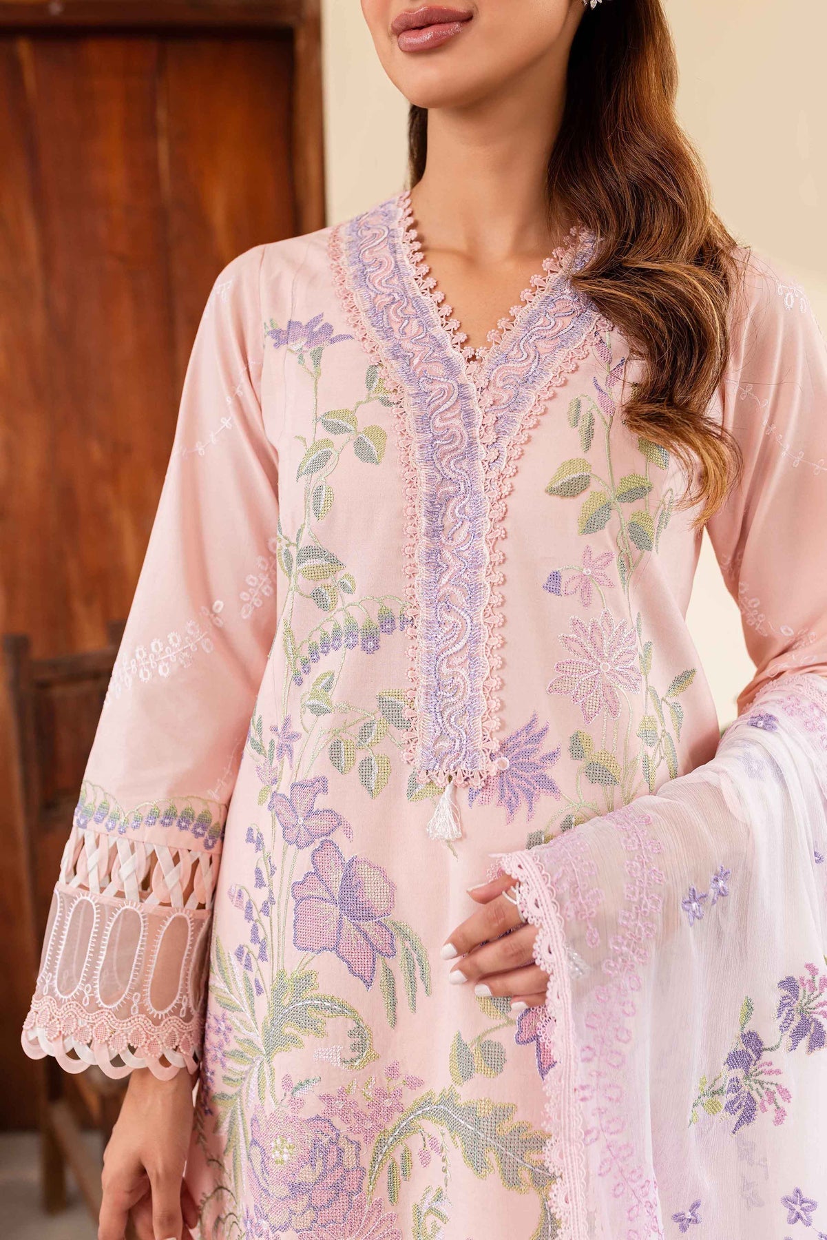 Sable Vogue | Shiree Lawn 24 | Rose Garden