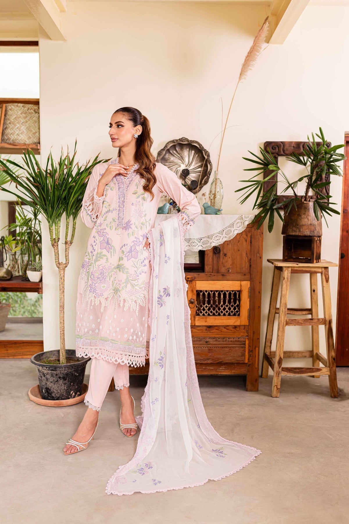 Sable Vogue | Shiree Lawn 24 | Rose Garden