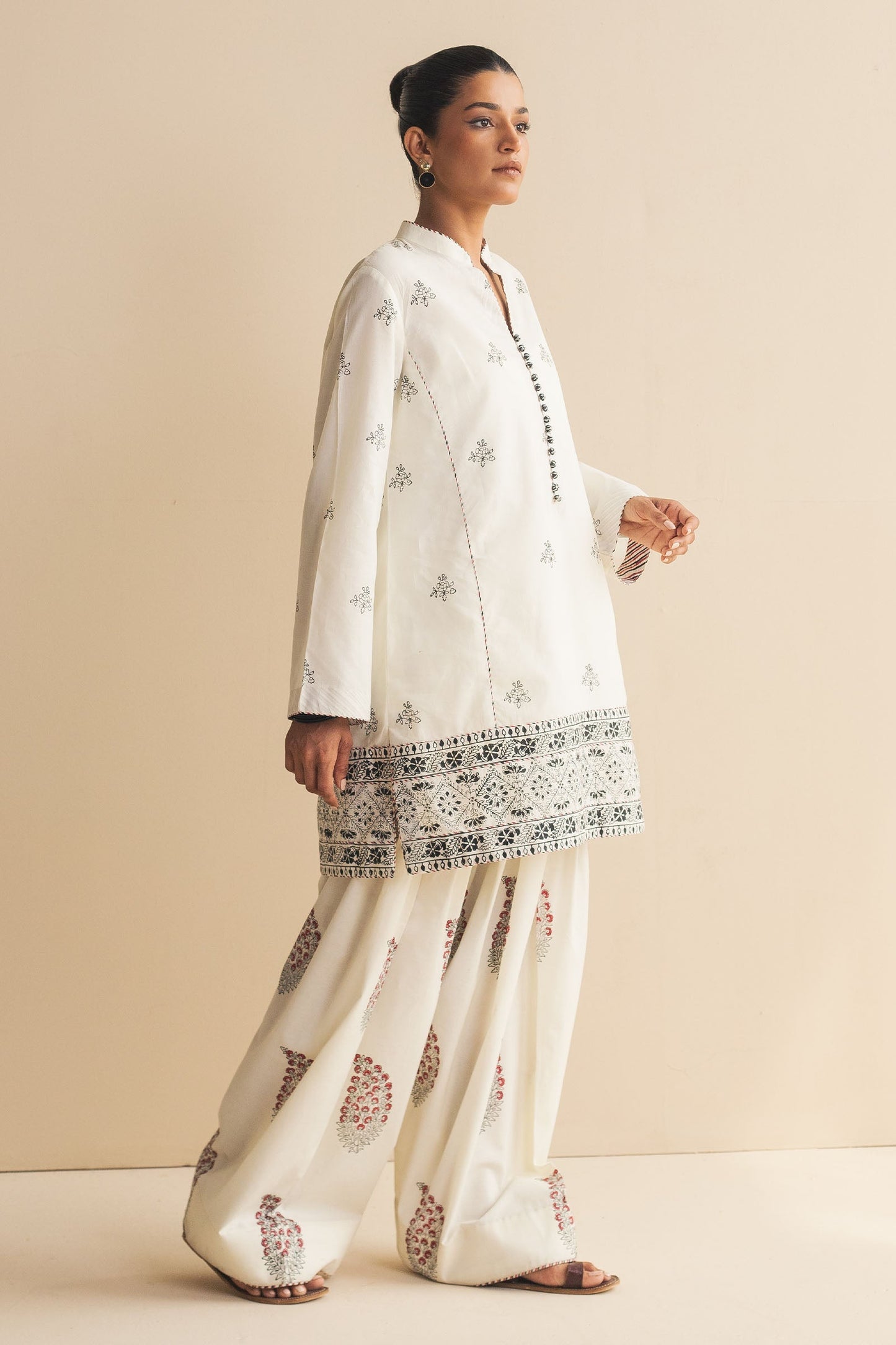 Zara Shahjahan | Handcrafted Suits | ZHC-061