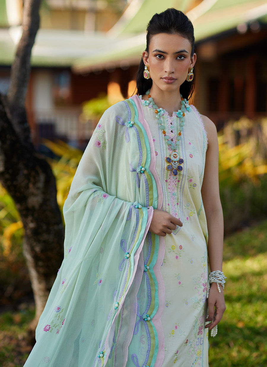 Farah Talib Aziz | Suay Lawn 24 | VAIA YELLOW