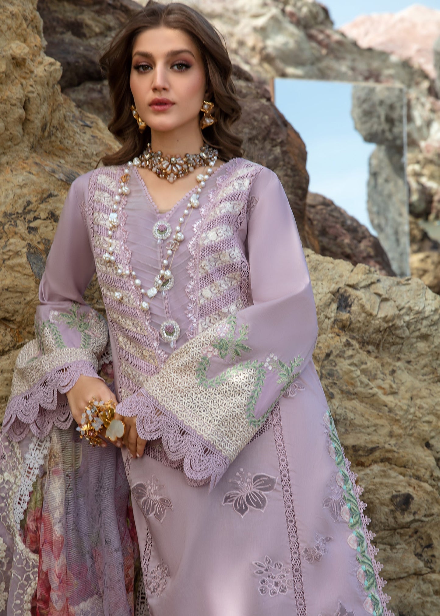 Crimson | Lawn 24 | Lillie de Jong - Amethyst