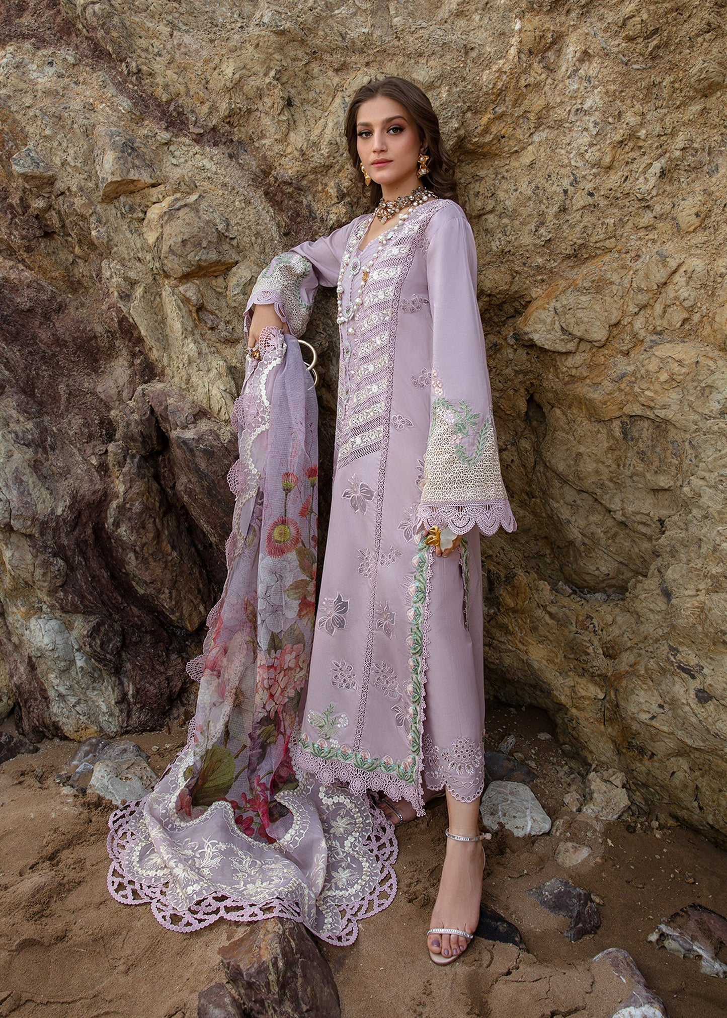 Crimson | Lawn 24 | Lillie de Jong - Amethyst