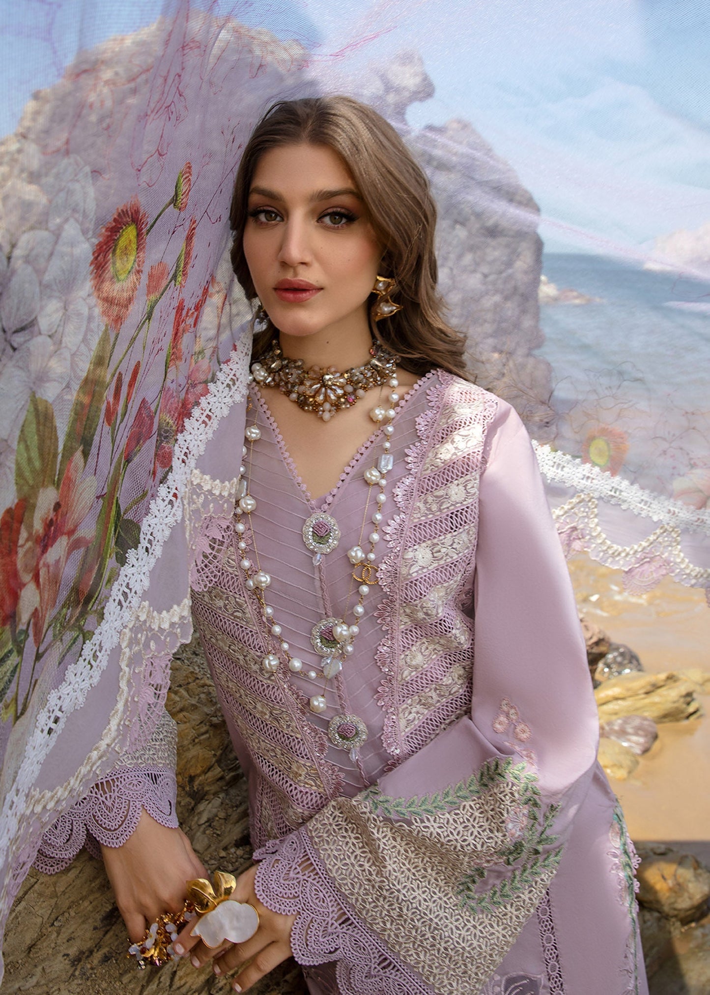 Crimson | Lawn 24 | Lillie de Jong - Amethyst