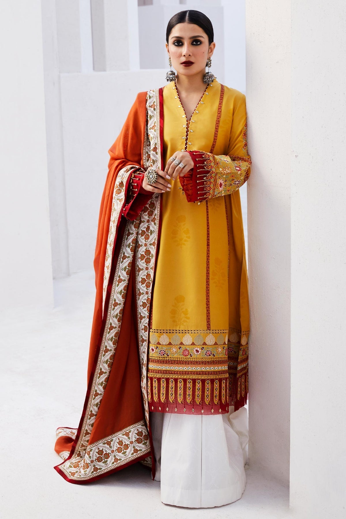 Zara Shahjahan | Luxury Lawn 24 | SANDAL-10A