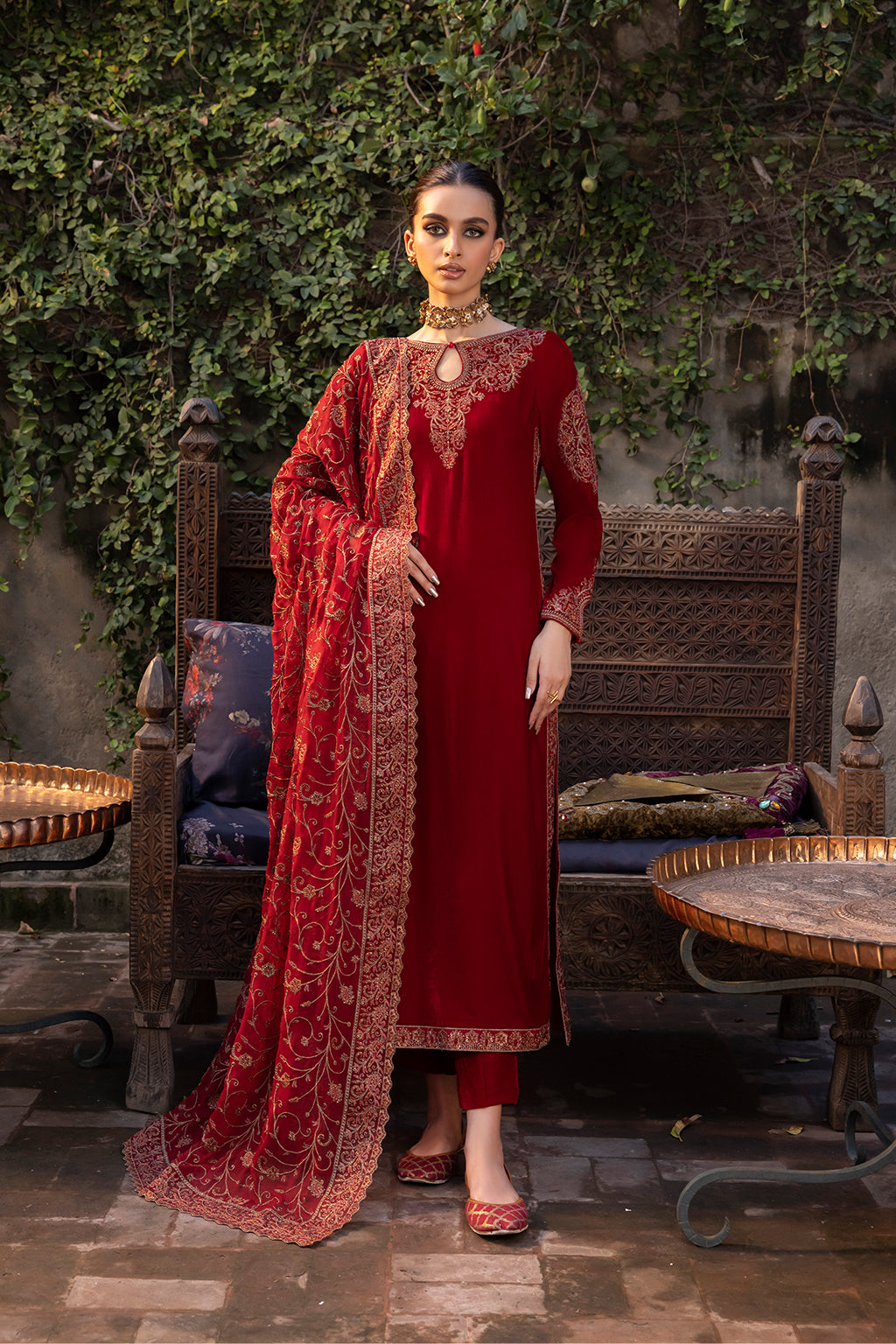 IZNIK | IV-37 MANIJEH - Riwayat-e-khas