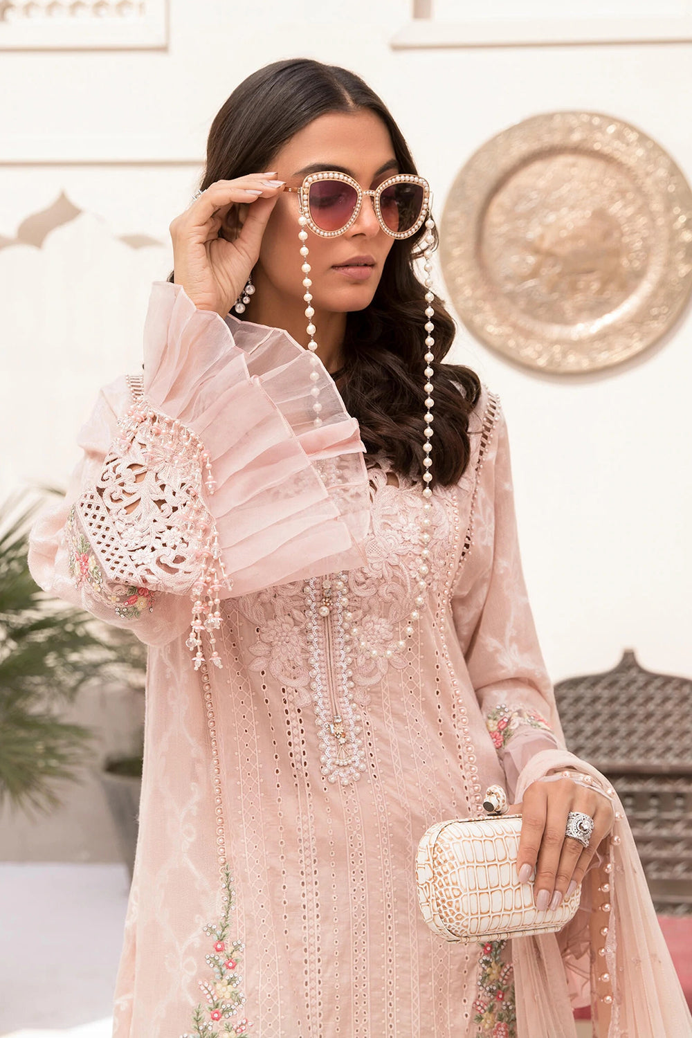 Maria.B. Luxury Eid Lawn'22-23 - Design # 6 - TC-70 - Pure Lawn - Riwayat-e-khas