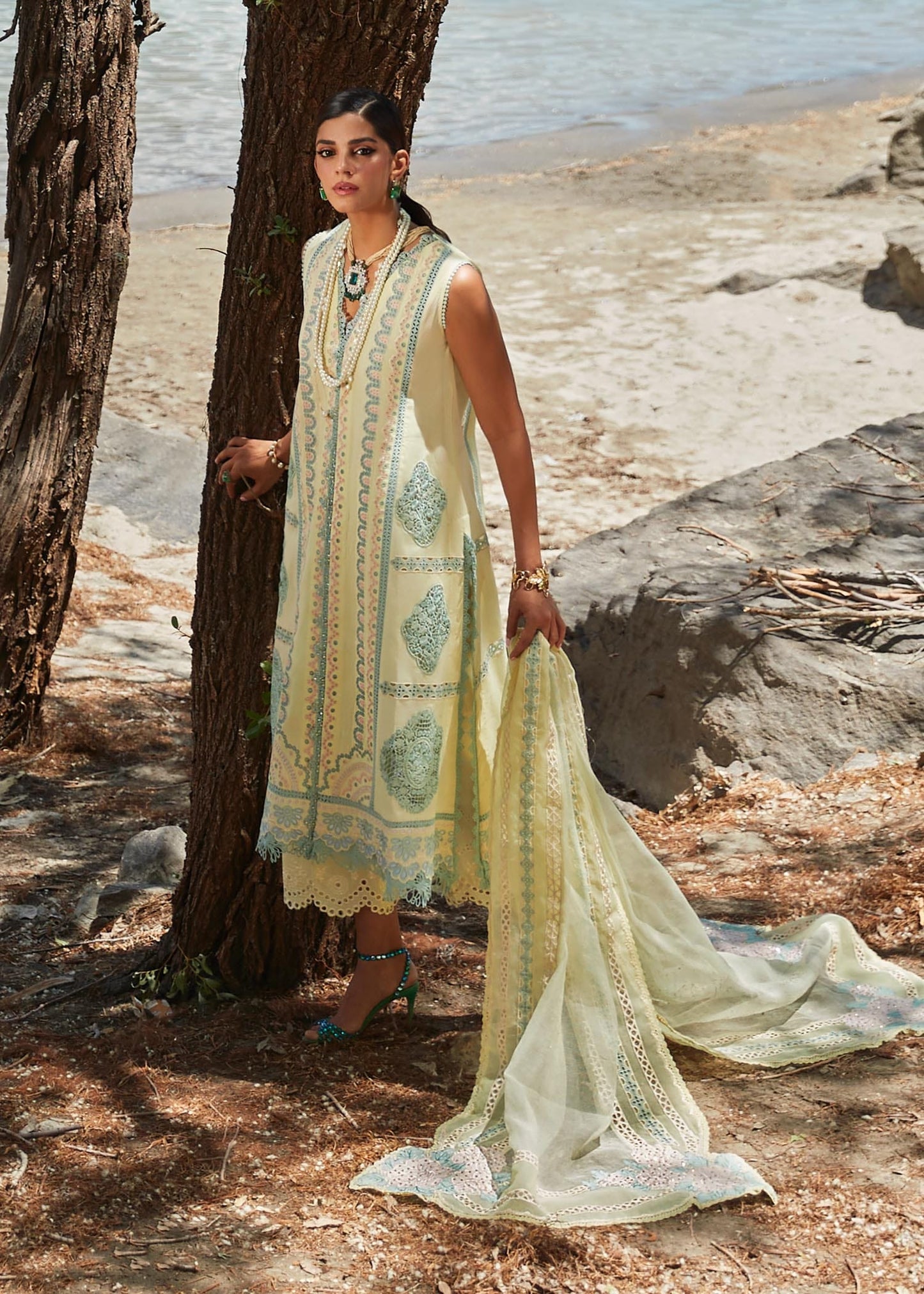 CRIMSON LUXE LAWN Medley of Lace - D7 B - Riwayat-e-khas