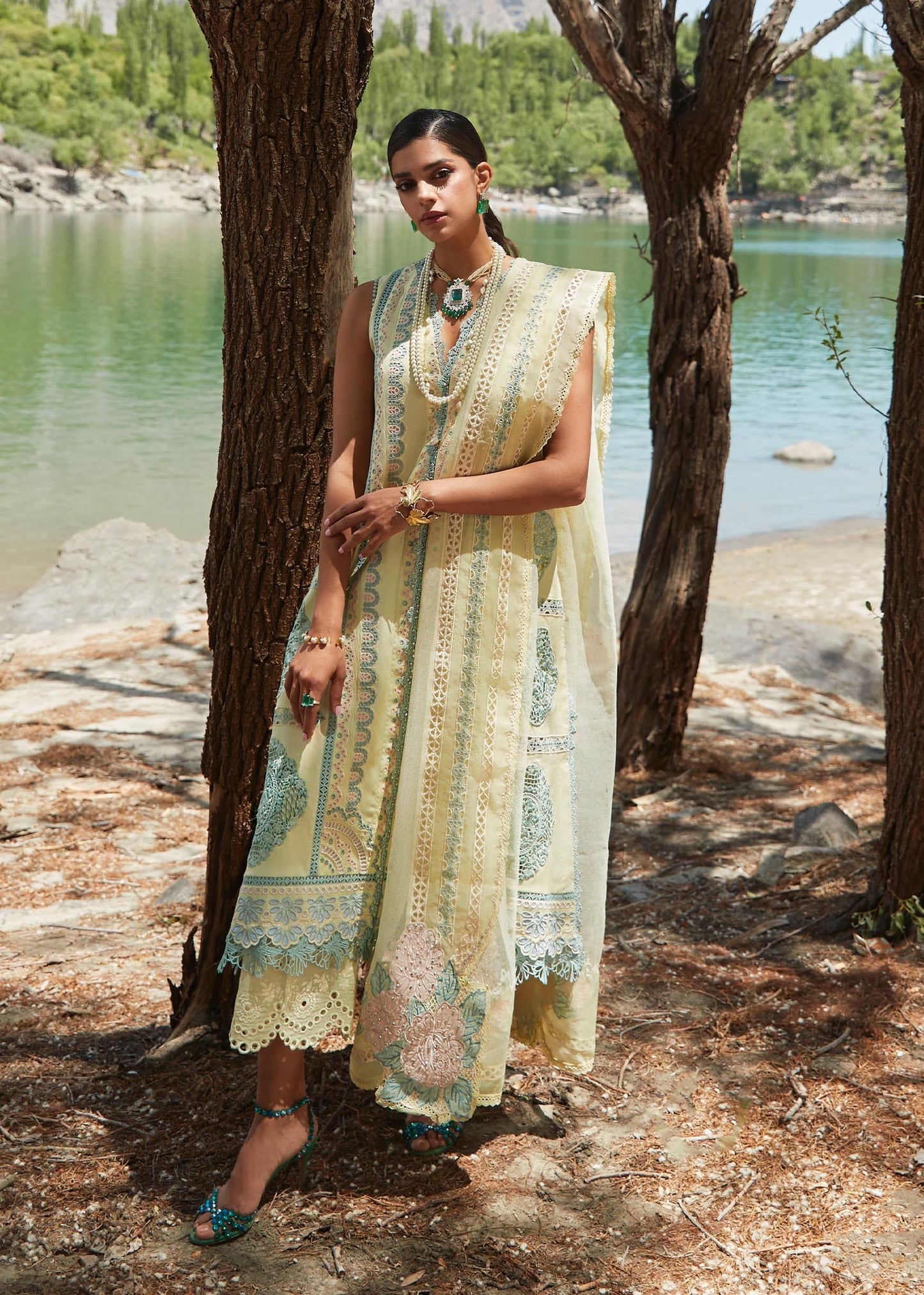 CRIMSON LUXE LAWN Medley of Lace - D7 B - Riwayat-e-khas