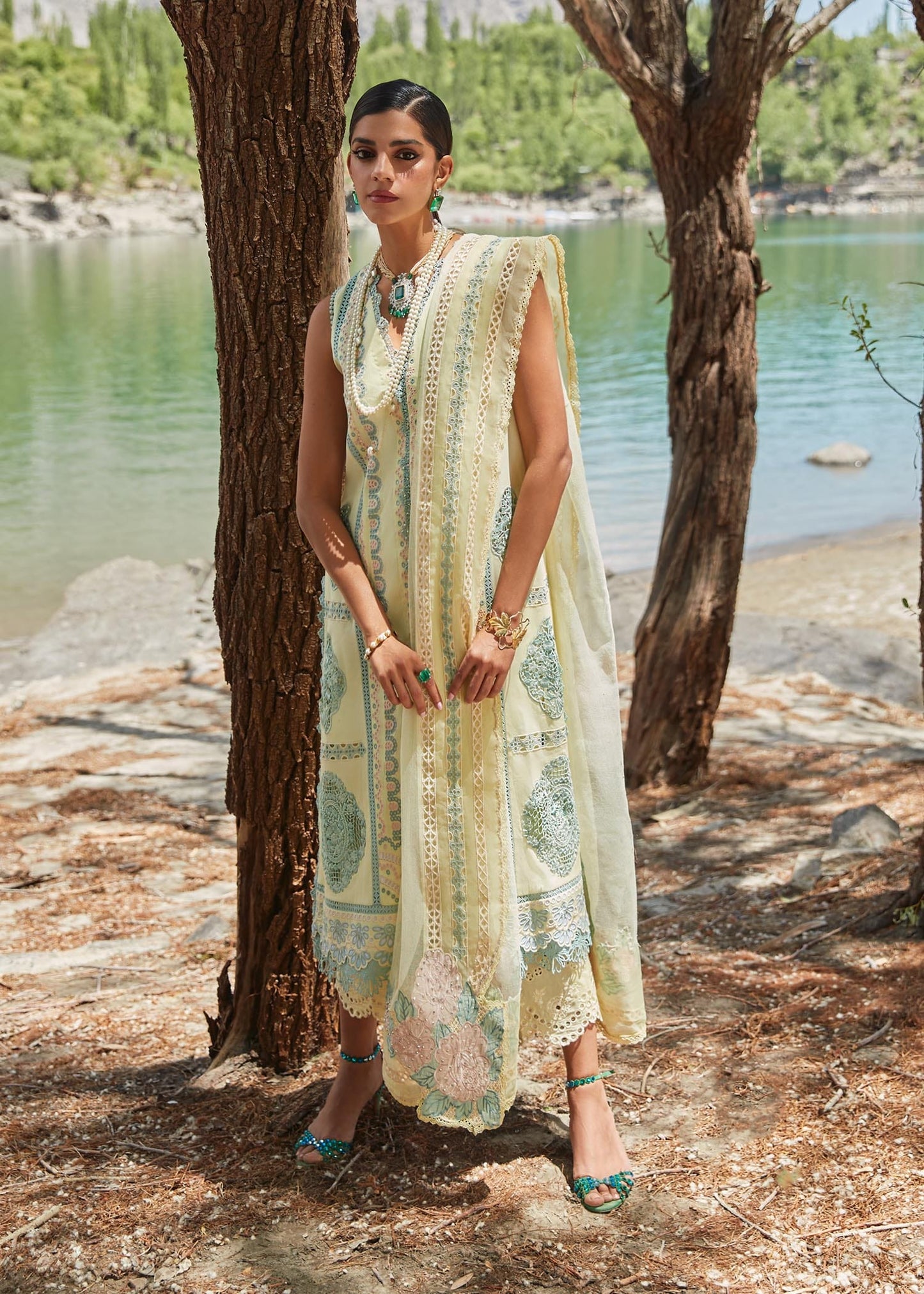 CRIMSON LUXE LAWN Medley of Lace - D7 B - Riwayat-e-khas