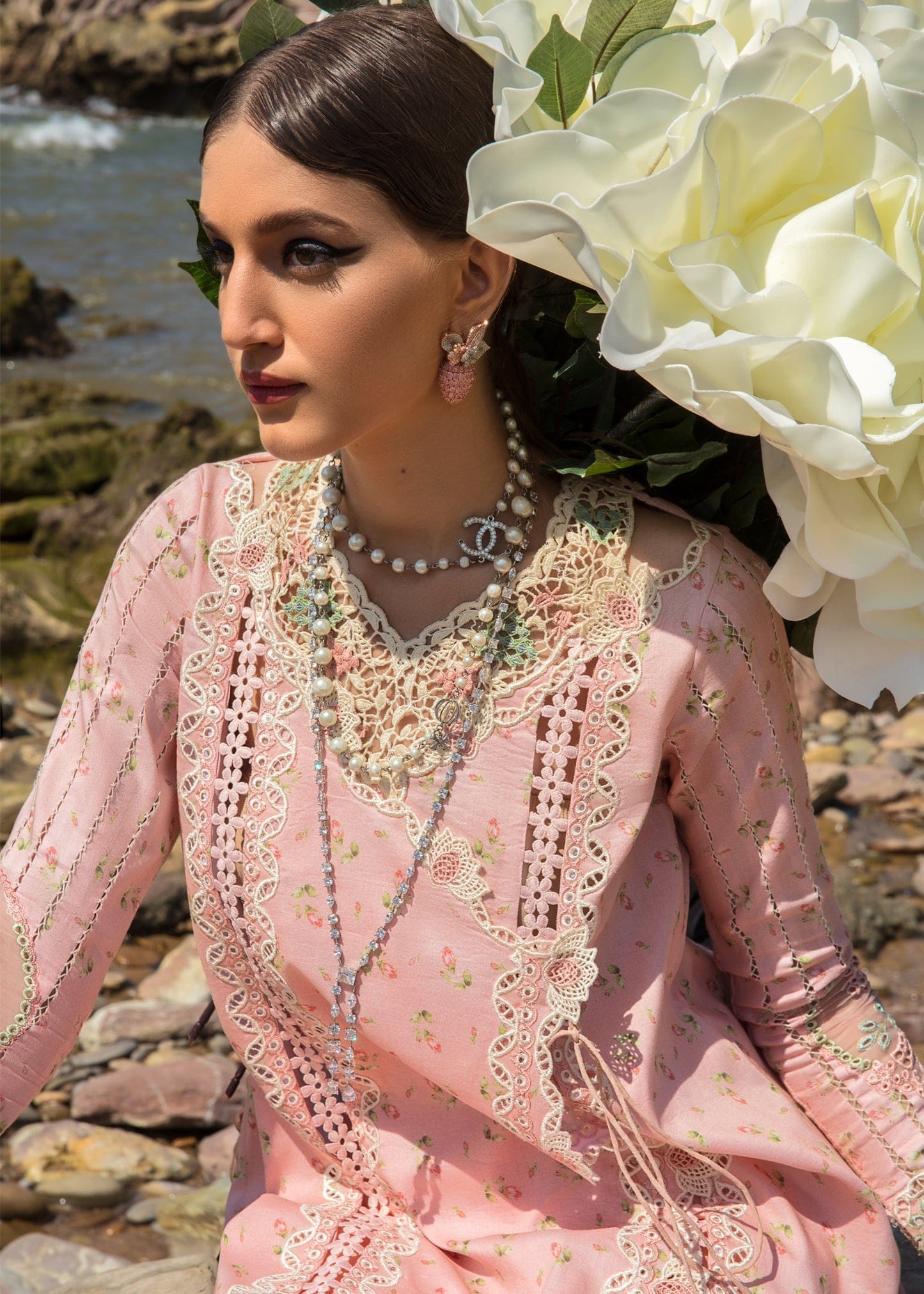 CRIMSON LUXURY LAWN SUMMER POSETTES - D2 A - Riwayat-e-khas