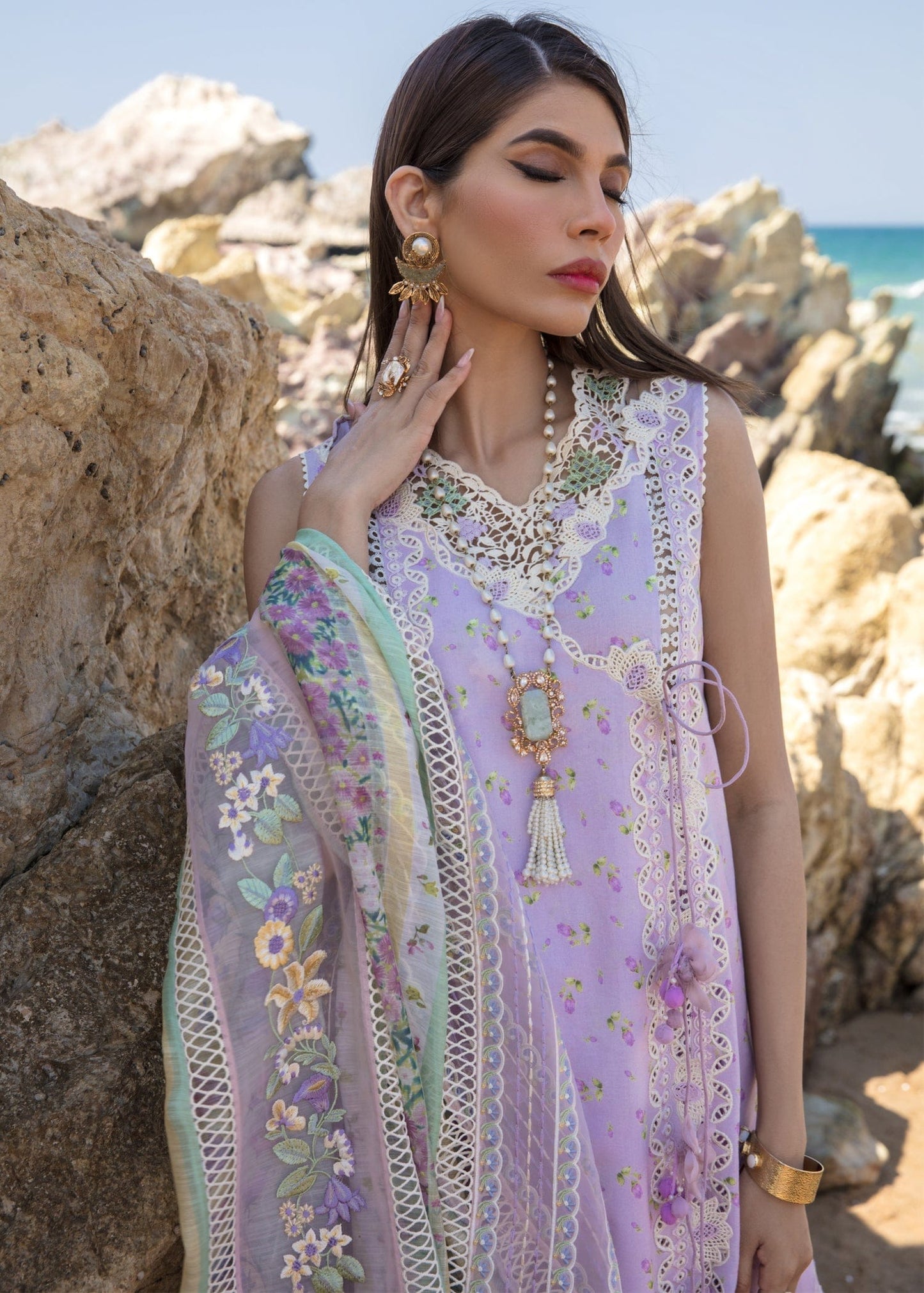 CRIMSON LUXURY LAWN SUMMER POSETTES - D2 B - Riwayat-e-khas