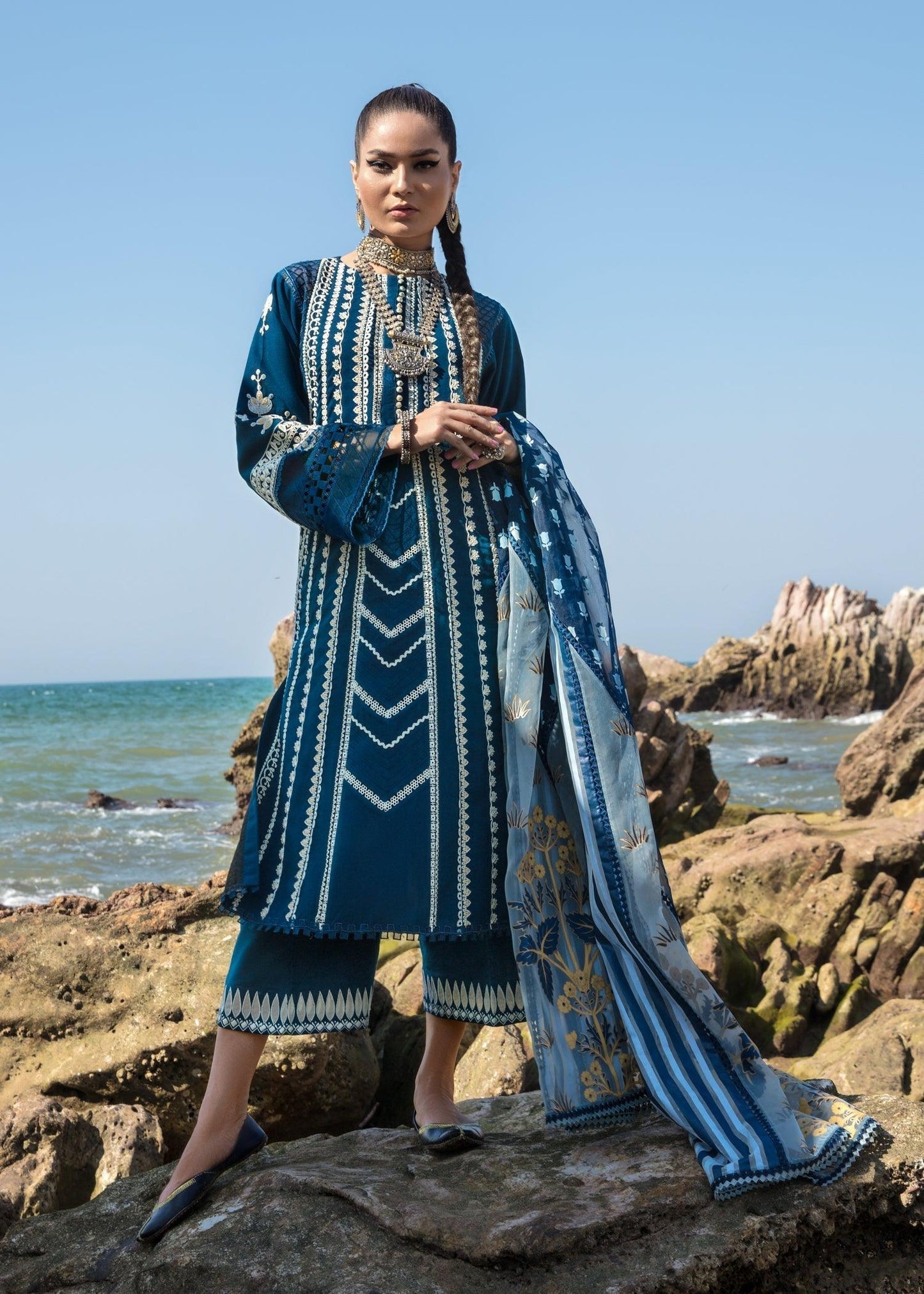 CRIMSON Embroidered Lawn Marori Dreams - D4 A - Riwayat-e-khas