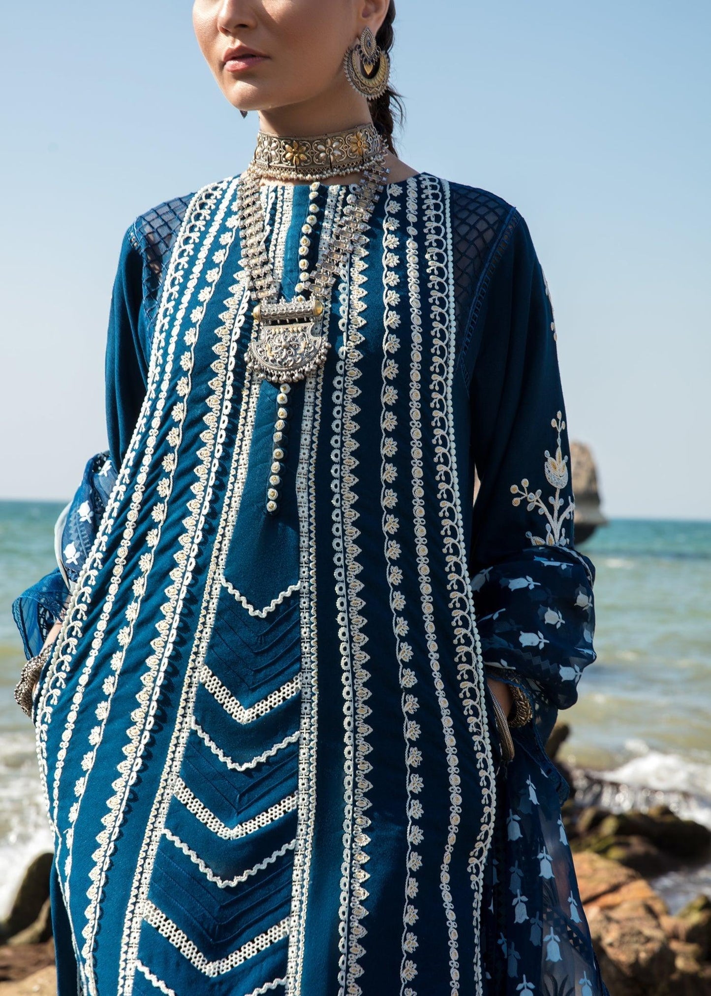 CRIMSON Embroidered Lawn Marori Dreams - D4 A - Riwayat-e-khas