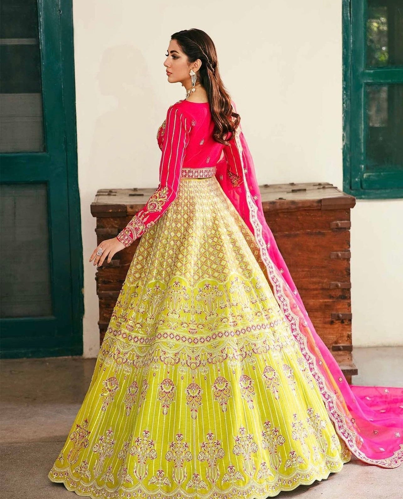 Elara - Riwayat-e-khas