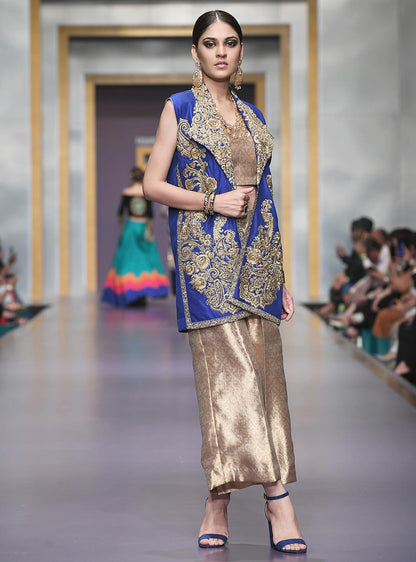 Zainab Chottani | Semi Formals | TEHZEEB