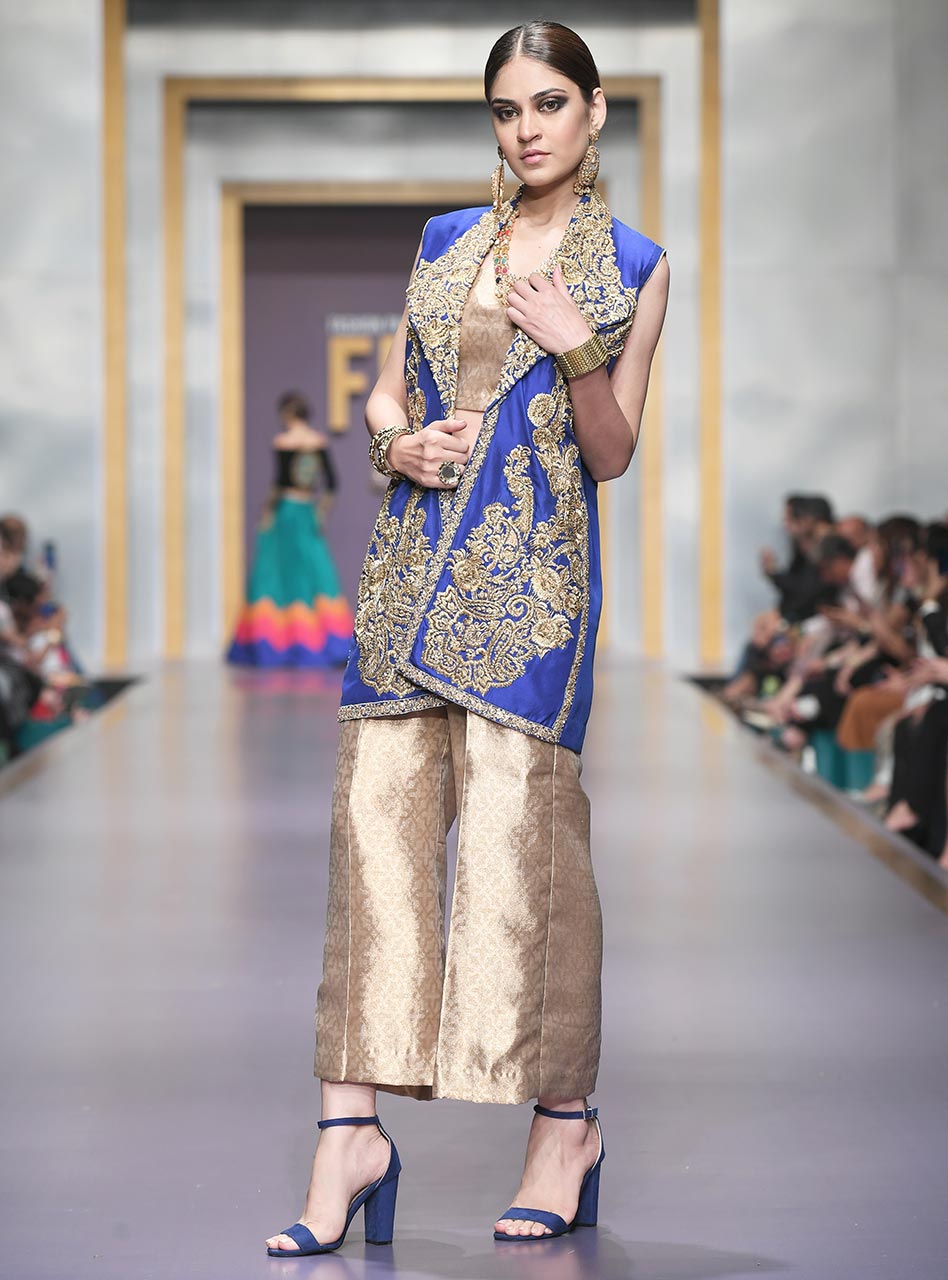 Zainab Chottani | Semi Formals | TEHZEEB