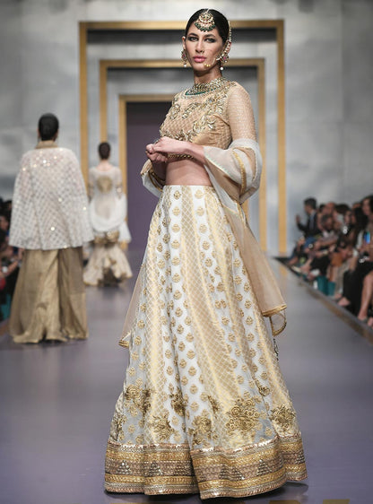 Zainab Chottani | Semi Formals | MUSHQ