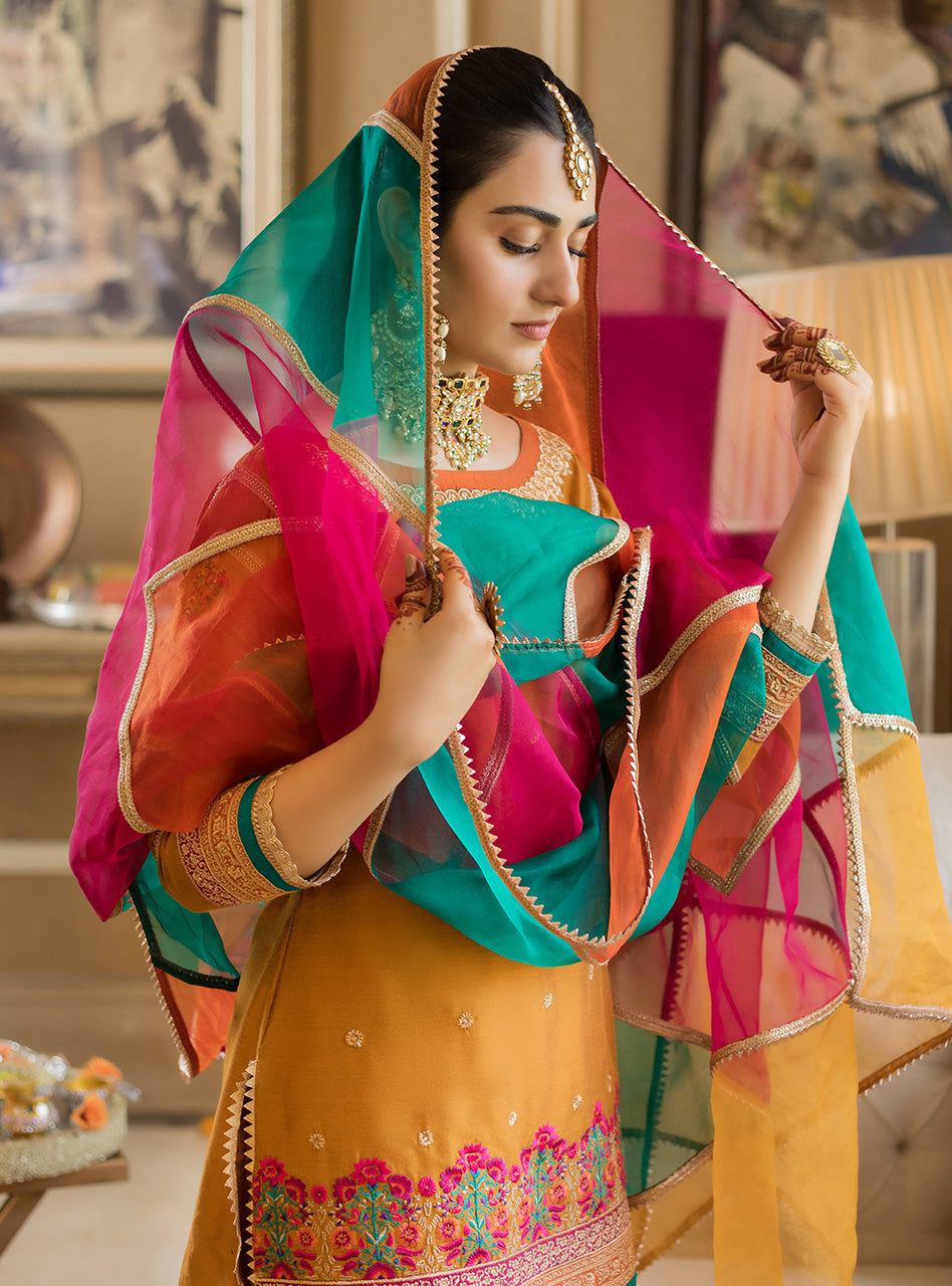 Zainab Chottani | Semi Formals | AATISH