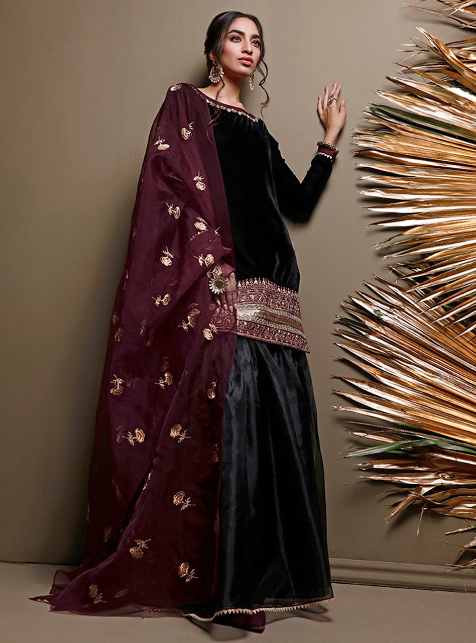 Zainab Chottani | Semi Formals | BLACKOUT BURGUNDY