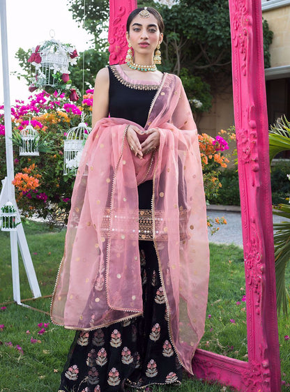 Zainab Chottani | Semi Formals | NAYAB