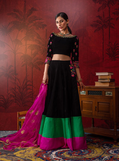 Zainab Chottani | Semi Formals | EZRA